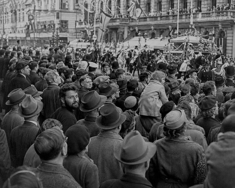 Coronation crowd, 1953